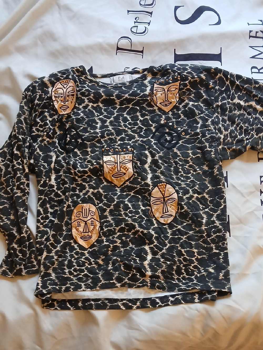 Women's 1980s Vint Long-Sleeve Leopard Print Top with Mask Appliqués - Black/Tan